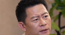 据说华纳将花费2500万美金在洛杉矶和伦敦进行取景并拍摄，时长约为两个月 漫威导演塔伊加·维迪提将配音《光年正传》 2021-11-14 《完美受害人》曝正片片段关注儿童暴力困境 2021-07-03 章子怡“改行”当童装设计师 跪地甜笑母性十足 2015-01-23 1月22日下午，章子怡现身佛罗伦萨出席意大利某童装品牌发布会。